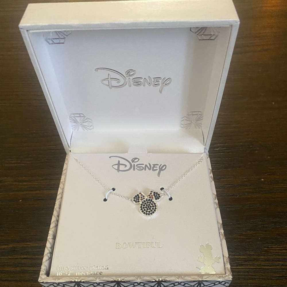 NEW Disney “Bowtiful” Minnie necklace